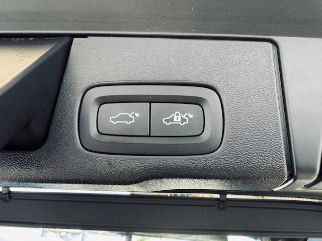 VOLVO XC60 2.0 B4 G Momentum Pro Auto - Imagen 17