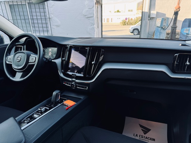 VOLVO XC60 2.0 B4 G Momentum Pro Auto - Imagen 7