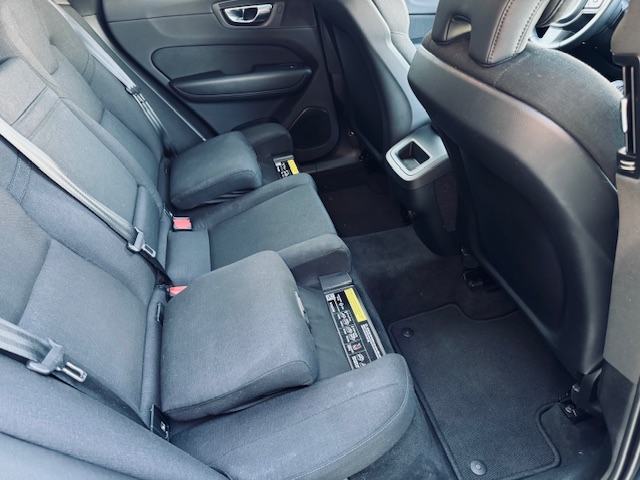 VOLVO XC60 2.0 B4 G Momentum Pro Auto - Imagen 16