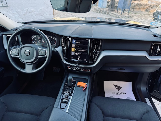 VOLVO XC60 2.0 B4 G Momentum Pro Auto - Imagen 8