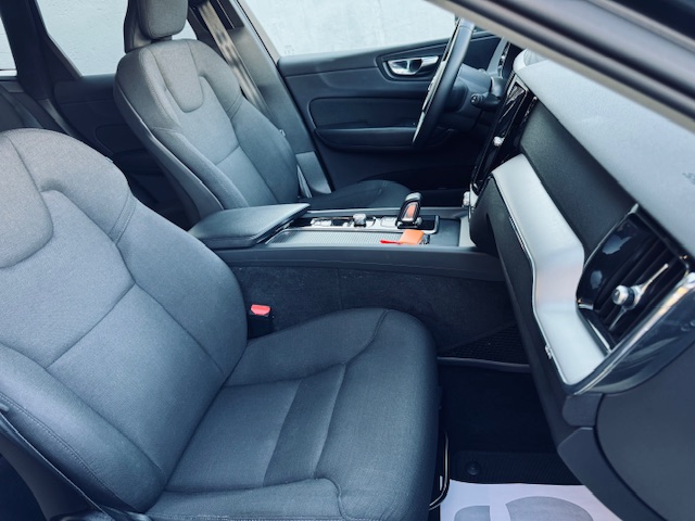 VOLVO XC60 2.0 B4 G Momentum Pro Auto - Imagen 14