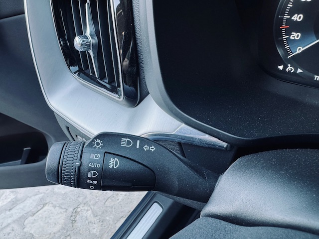 VOLVO XC60 2.0 B4 G Momentum Pro Auto - Imagen 12