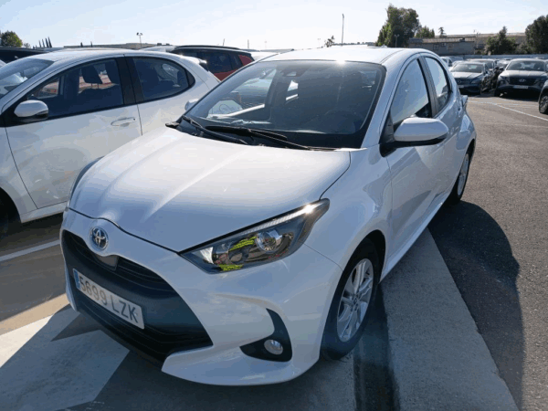 TOYOTA YARIS 1.5 120H Business Plus